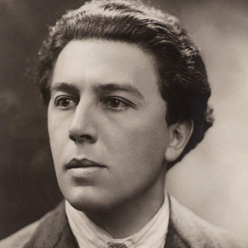 "L'amour, c'est rencontrer quelqu'un qui vous donne des nouvelles de vous."
André Breton