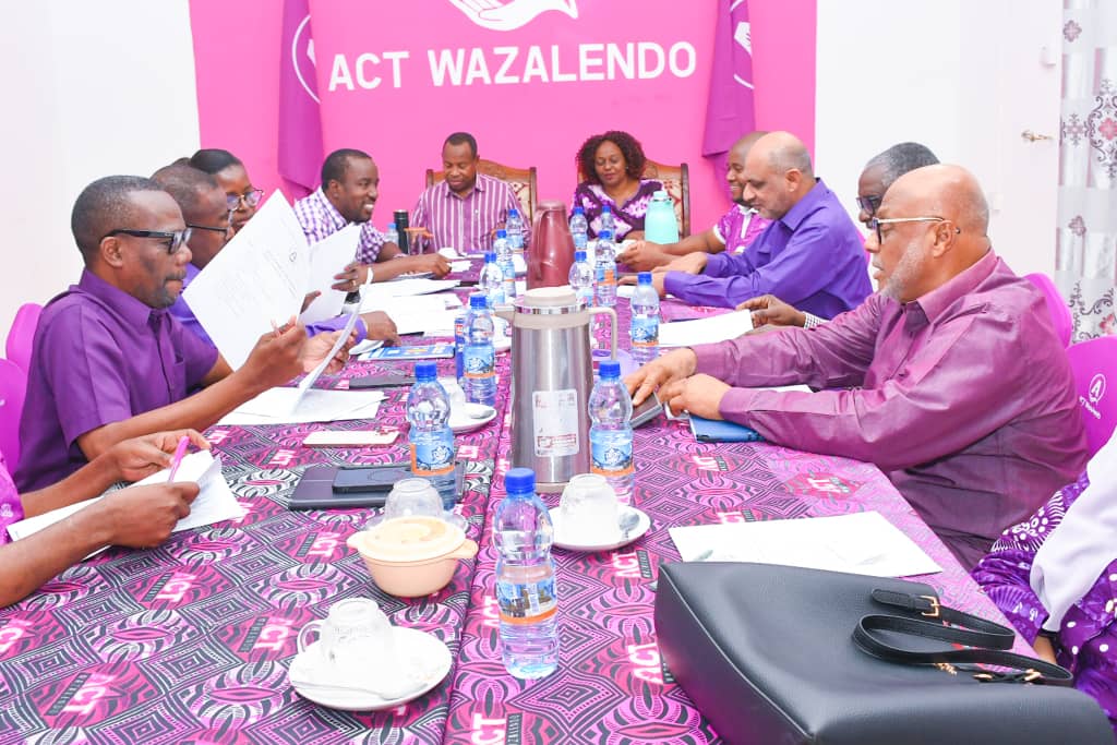 📍VUGA ZANZIBAR

Leo Novemba 23, 2025 Kikao cha kamati ya uongozi ya chama cha <a href="/ACTwazalendo/">ACTWazalendo</a>  kimekaa leo katika Ofisi ndogo ya Makao Makuu Zanzibar. Kikao kimehudhuriwa na viongozi wa juu chini ya  Mwenyekiti wake ambaye ni KC <a href="/SemuDorothy/">Dorothy Semu</a>  kitajidili masuala mbali mbali ikiwemo