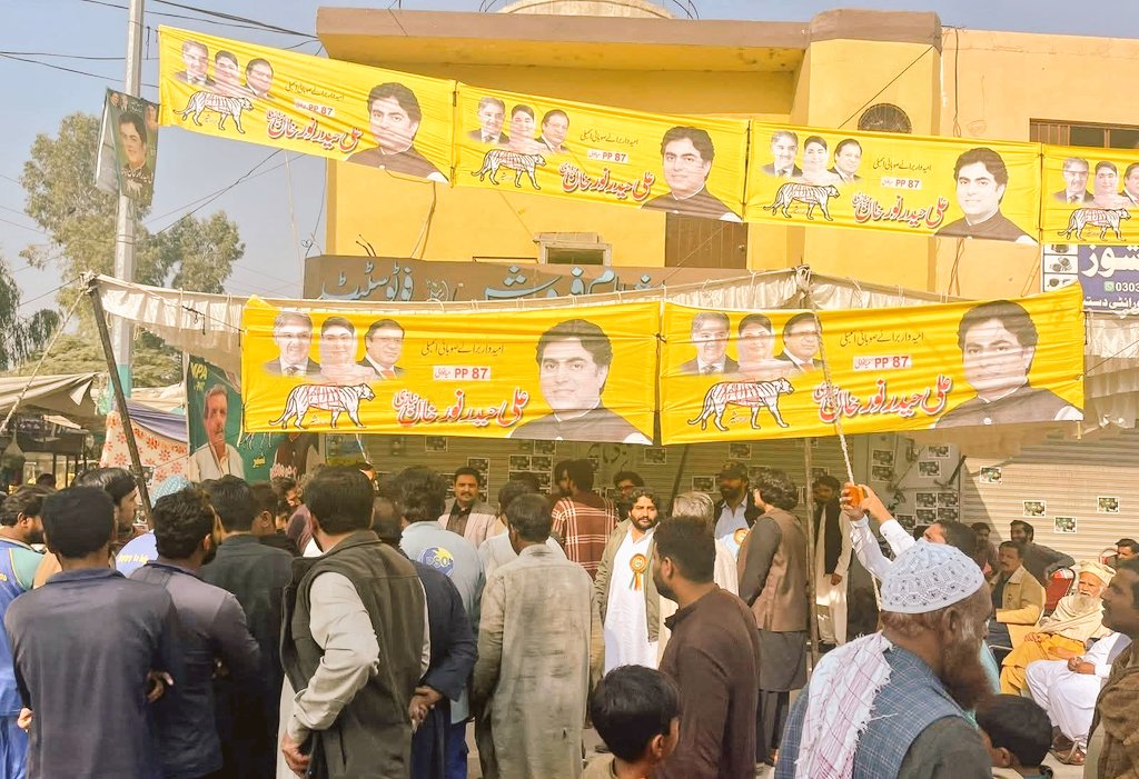 ElectPMLN2025's tweet photo. Mianwali Sirf Sher Ka!
PMLN Crowded Camp in PP87 Mianwali.
#PP87 #Mianwali #PMLN #MaryamNawaz https://t.co/et7LHSA8iJ