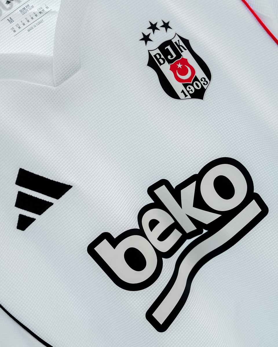 blackeaglelife7's tweet image. (25 Ocak 2004-Cem Papila, Beşiktaş-Samsunspor maçında 5 siyah beyazlı futbolcuya kırmızı kart gösterdi ve Beşiktaş hükmen 4-0 mağlup oldu.)

#Besiktas futbolcuları, önünün kesildiği bu geçmişi unutma!

Bugün de seni küçük görenlere gereken cevabı sahada ver🦅

#pazar
