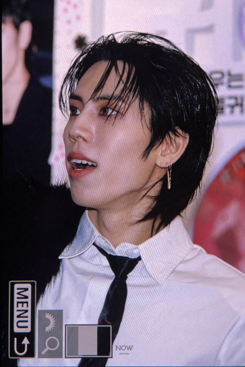 방문해주신 모든 분들께
다시 한번 감사드립니다🙇🏻‍♀️❤️

예쁘게 준비하고자 노력했는데
많이 찾아주시고 좋아해주셔서 행복했습니다🎲

부족한 저를 위해
물심양면으로 도와주신
지인분들께도 감사드립니다🥹🥹

마지막으로 바쁘신 와중에도
귀한 시간,마음써서 찾아와주신 동우님께도
다시 한번