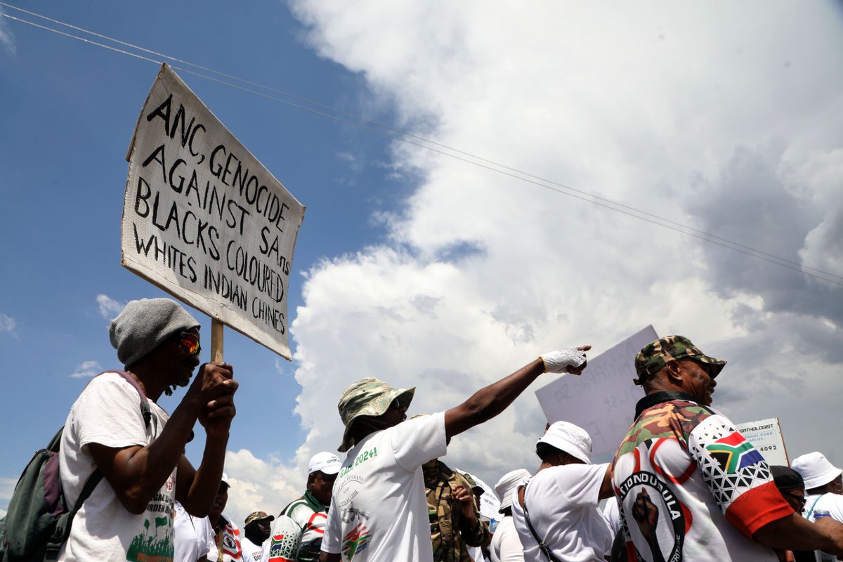 TheStar_news's tweet photo. Members of Operation Dudula picket outside the G20 Leadersβ Summit at Nasrec in Johannesburg. πΏπ¦π
πΈ Oupa Mokoena / Independent Newspapers
The Star: https://t.co/YC9j32prRD
#OperationDudula #G20Summit #Nasrec #Johannesburg #ProtestAction #TheStar https://t.co/BA3bWvxX2c