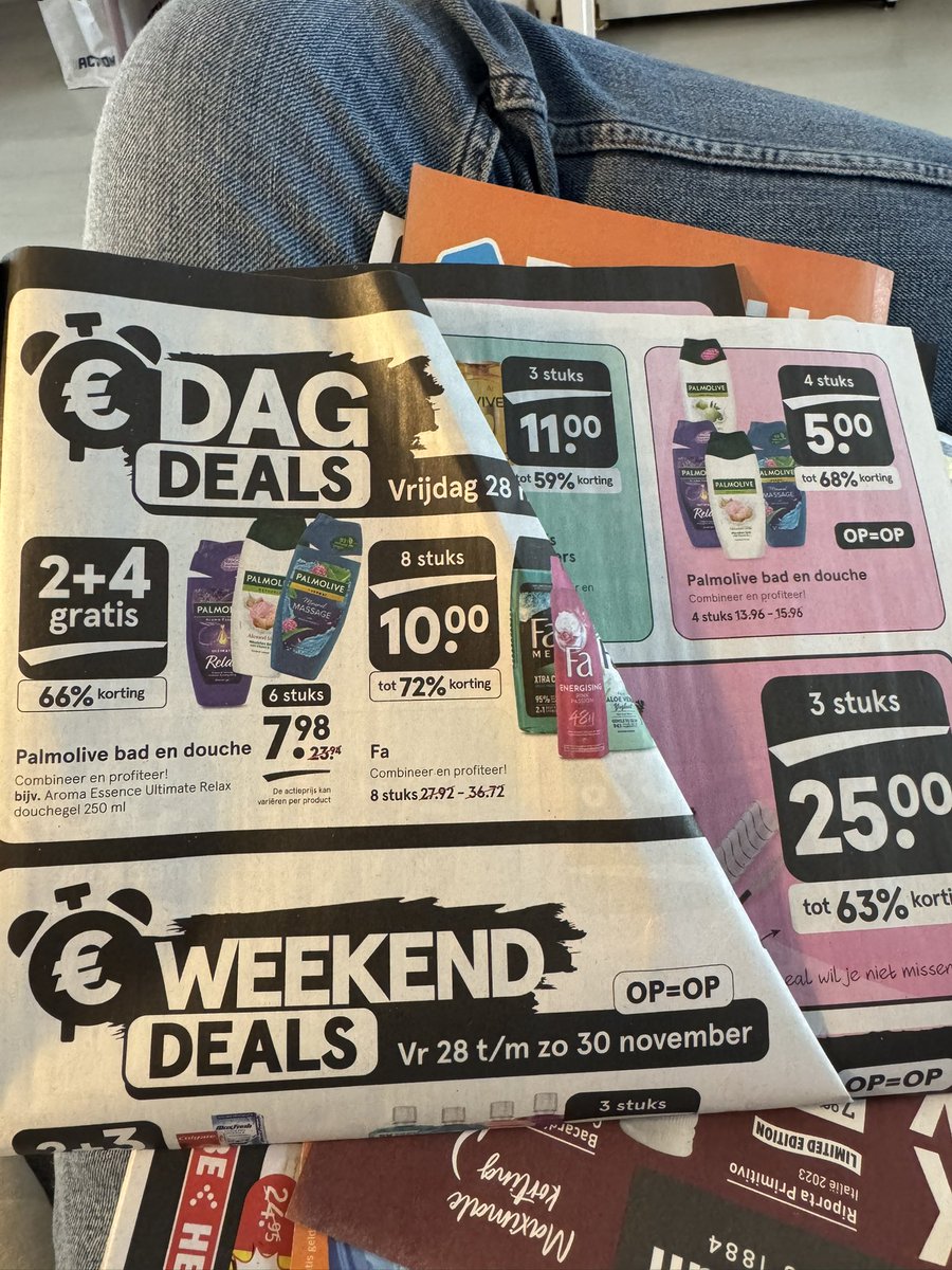 webzovoort's tweet image. Super DAGdeal @Etos: alleen op vrijdag 28 november betaal je MEER dan de rest van de aanbiedingsperiode. Dus haal allemaal op die dag juist niet je Palmolive bad en douche. #lekkerbezigetos #etos