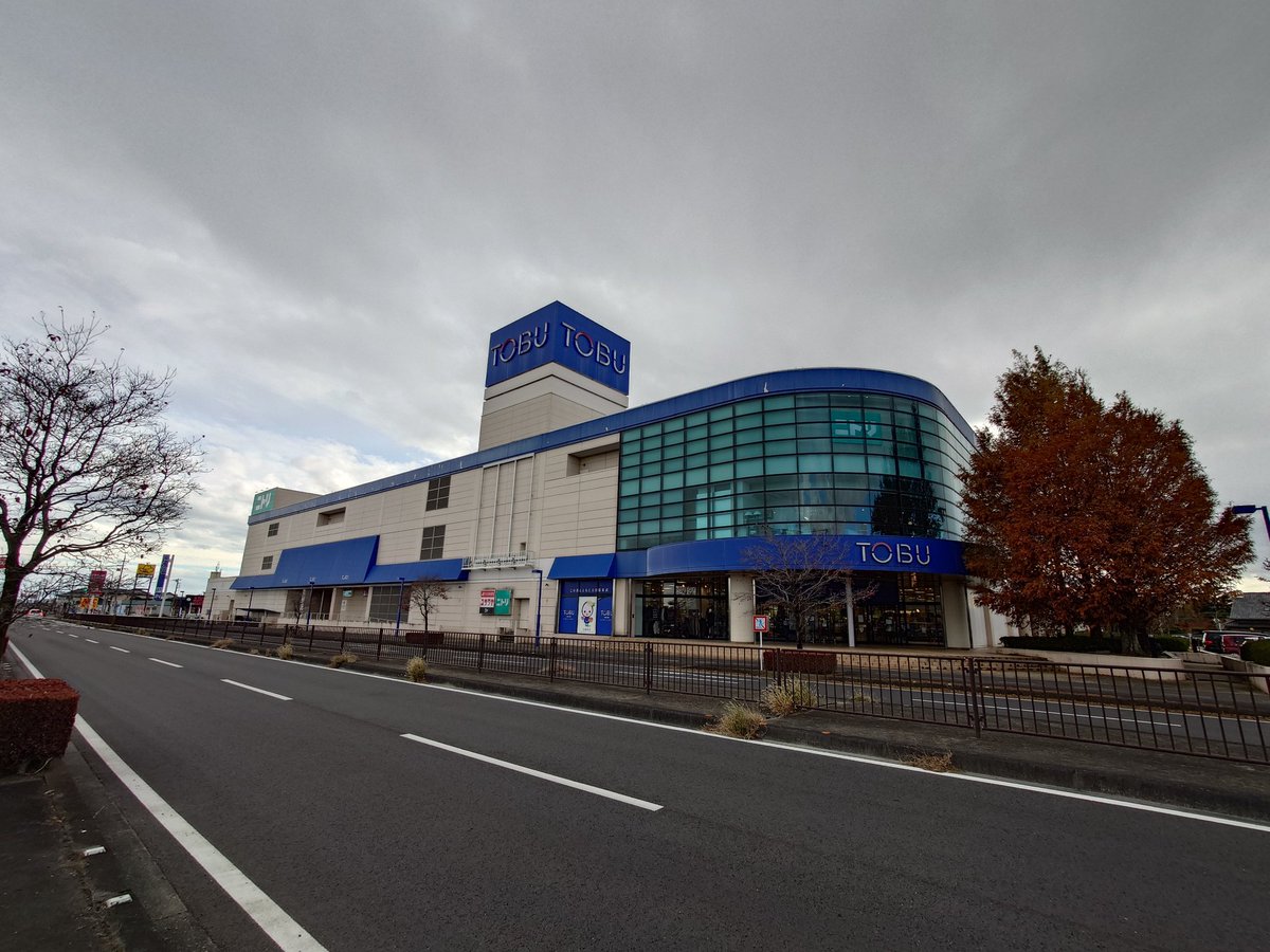 旅先で百貨店を目的地にするメリット
・その街の規模や中心度が百貨店の有無や大きさで一目でわかる
・中心市街地の賑わいのど真ん中にあることが多い
・駅や観光地から歩いて行ける立地が多い  
つまり、歩くだけでその街の一番活気のある場所を自然に巡れる！
※もちろん例外アリ　例外は4枚目