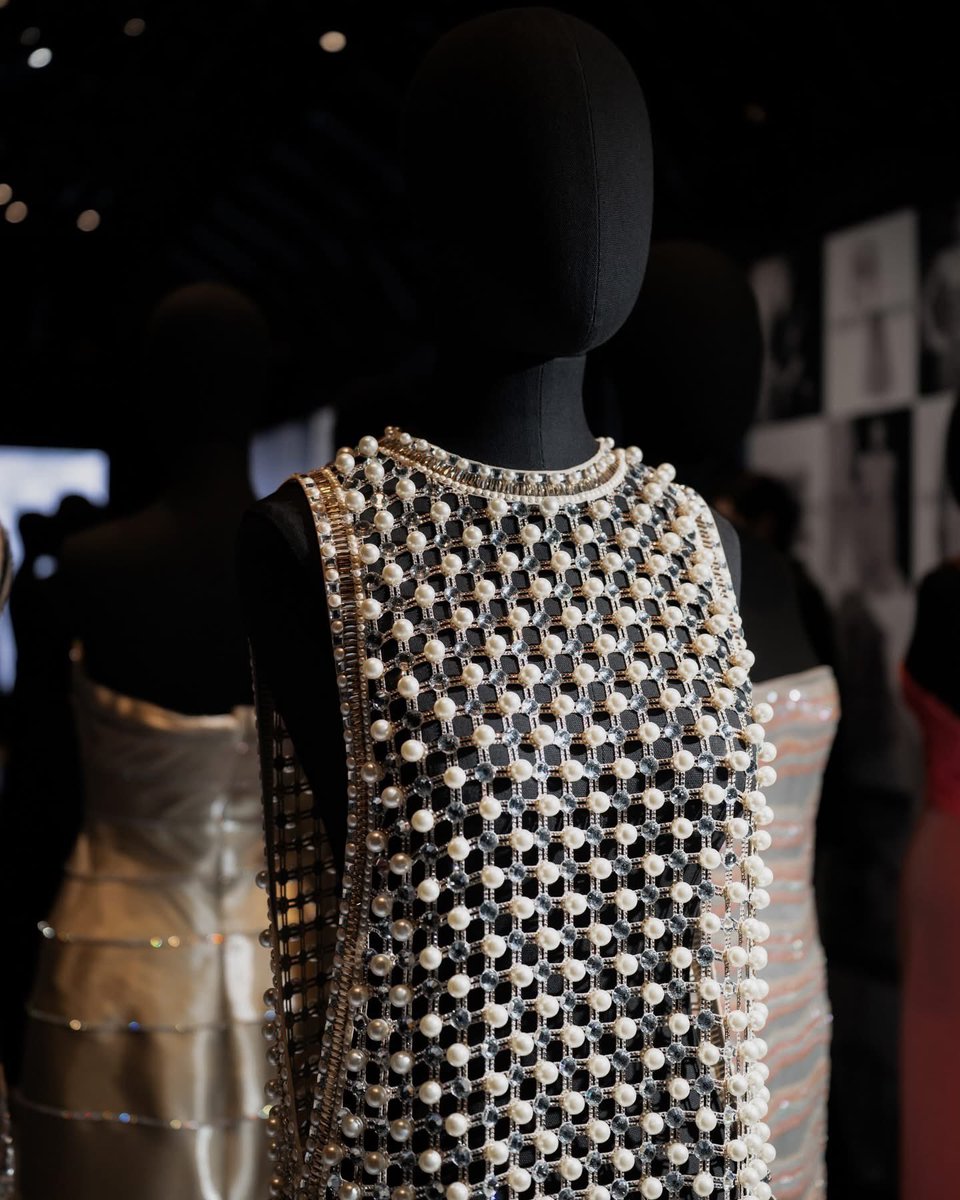 Dunk_OfficialTH's tweet image. ขอบพระคุณทางแบรนด์ @GiorgioArmani ที่ได้เชิญ ดัง ณัฎฐ์ฐชัย #dunknatachai มาร่วมงาน The Armani Archivio Exhibition #GiorgioArmanixDunk ในวันที่ 20 พฤศจิกายน ที่ผ่านมานะครับ 

สามารถไปชมลุคบางส่วนได้ที่ร้าน Giorgio Armani สาขา ICONSIAM ได้ตั้งแต่วันนี้เป็นต้นไป 

Giorgio Armani…