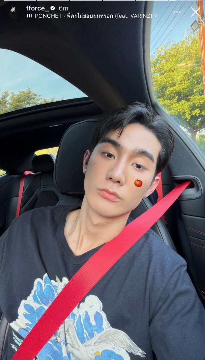 loveydovey1485's tweet image. This photo means those cheeks are only allowed to be kissed by Bookie 🫡