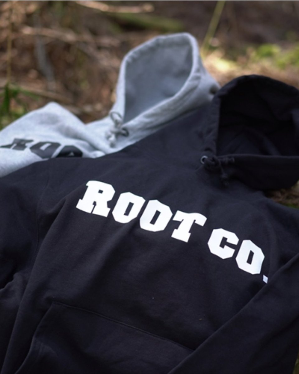 【ROOT CO.／PLAY UTILITY BACK POCKET Logo Sweat Hoodie 2024】
ショルダーストラップに装着したギアをそのポケットに収納することで、フィールドでアクティブに動いてもこぼれ落ちる心配がないのも魅力。
goout.jp/item/ROT240303…