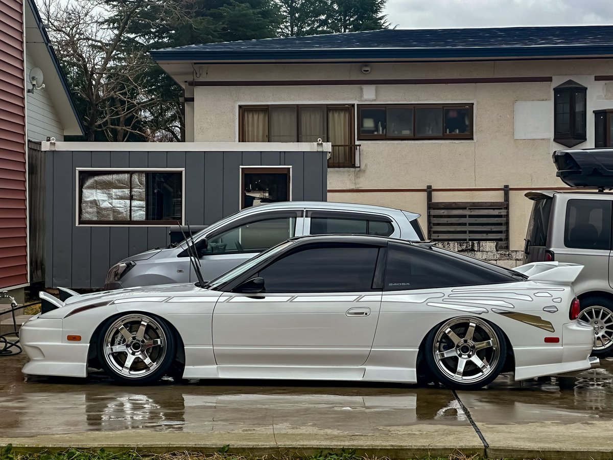 誰かいい感じにソレっぽくメーカーロゴステッカー等配置してください笑
イメージしたい