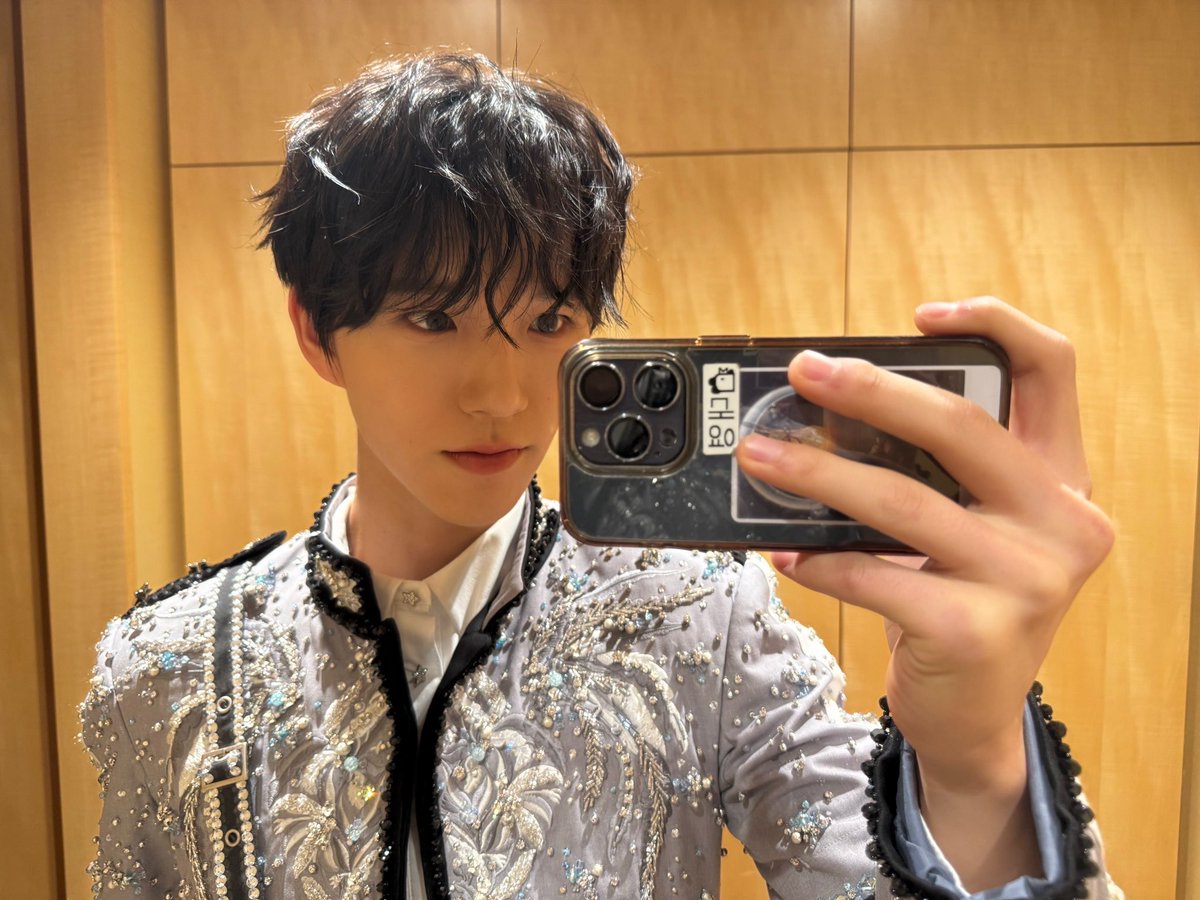 jaeheesource's tweet image. 251123 20:14 JST
🌳📸