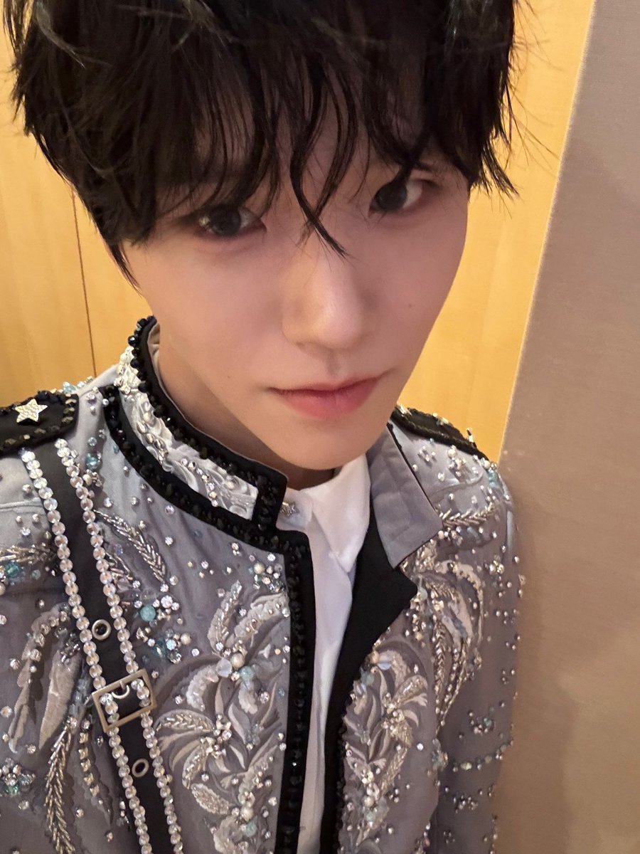 jaeheesource's tweet image. 251123 20:14 JST
🌳📸