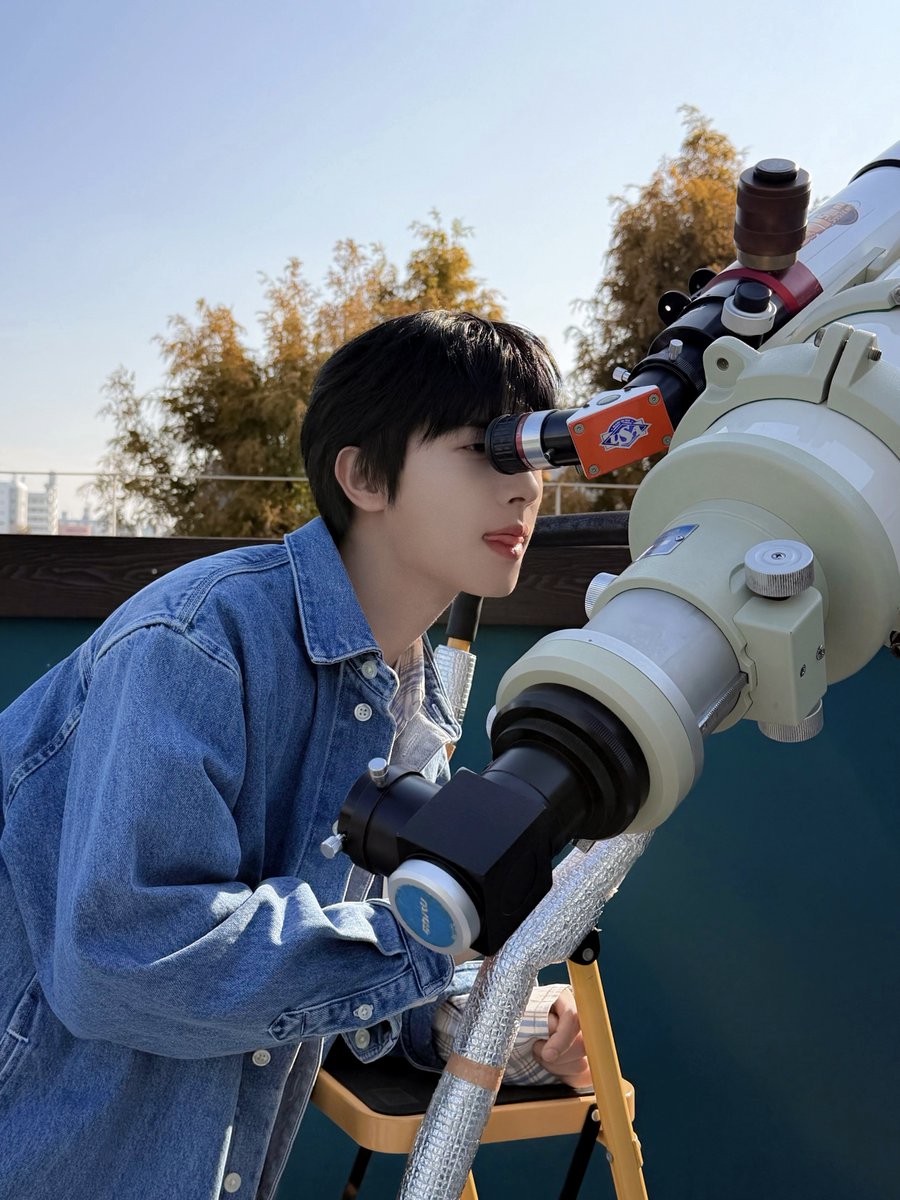 official_ONEWE's tweet photo. [#강현]

나랑 별 보러 갈래?🪐

#원위 #ONEWE #KANGHYUN https://t.co/1aOWABU8vD