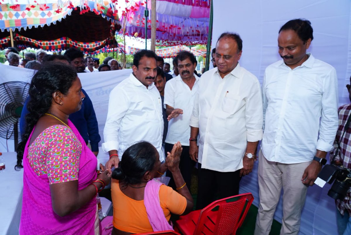 vpr_official_'s tweet image. KVSR చారిటబుల్ ట్రస్ట్ ఆధ్వర్యంలో కూనం వెంకట సుబ్బారెడ్డి గారి 14 వ వర్ధంతి మరియు వారి కుమారుడు అనిల్ రెడ్డి (మాజీ సర్పంచ్) గారి మొదటి వర్ధంతి సందర్భంగా ఉలవపాడు మండలం బద్దిపూడి గ్రామంలో నిర్వహించిన ఉచిత మెడికల్ క్యాంప్ లో కందుకూరు ఎమ్మెల్యే ఇంటూరి నాగేశ్వరరావు గారితో కలిసి…