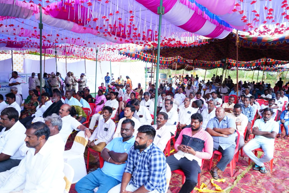 vpr_official_'s tweet image. KVSR చారిటబుల్ ట్రస్ట్ ఆధ్వర్యంలో కూనం వెంకట సుబ్బారెడ్డి గారి 14 వ వర్ధంతి మరియు వారి కుమారుడు అనిల్ రెడ్డి (మాజీ సర్పంచ్) గారి మొదటి వర్ధంతి సందర్భంగా ఉలవపాడు మండలం బద్దిపూడి గ్రామంలో నిర్వహించిన ఉచిత మెడికల్ క్యాంప్ లో కందుకూరు ఎమ్మెల్యే ఇంటూరి నాగేశ్వరరావు గారితో కలిసి…