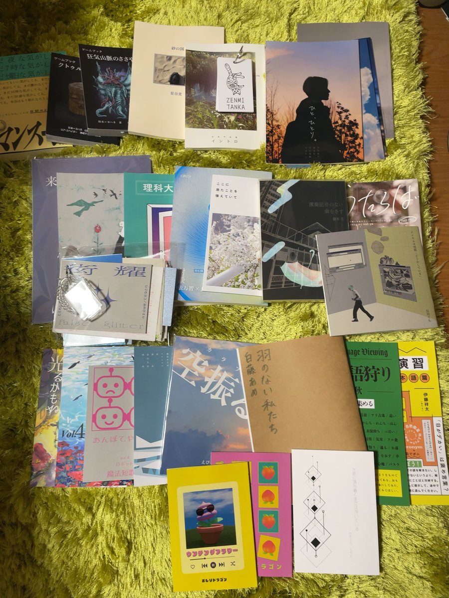 qe_nol's tweet image. #文学フリマで買った本　買いすぎ…ですねえ…入り口で配ってるバッグに入りきらなくて自分の鞄にも数冊入れて帰りました　最高❣️本出してくれてる人たち、ありがとうね🫶