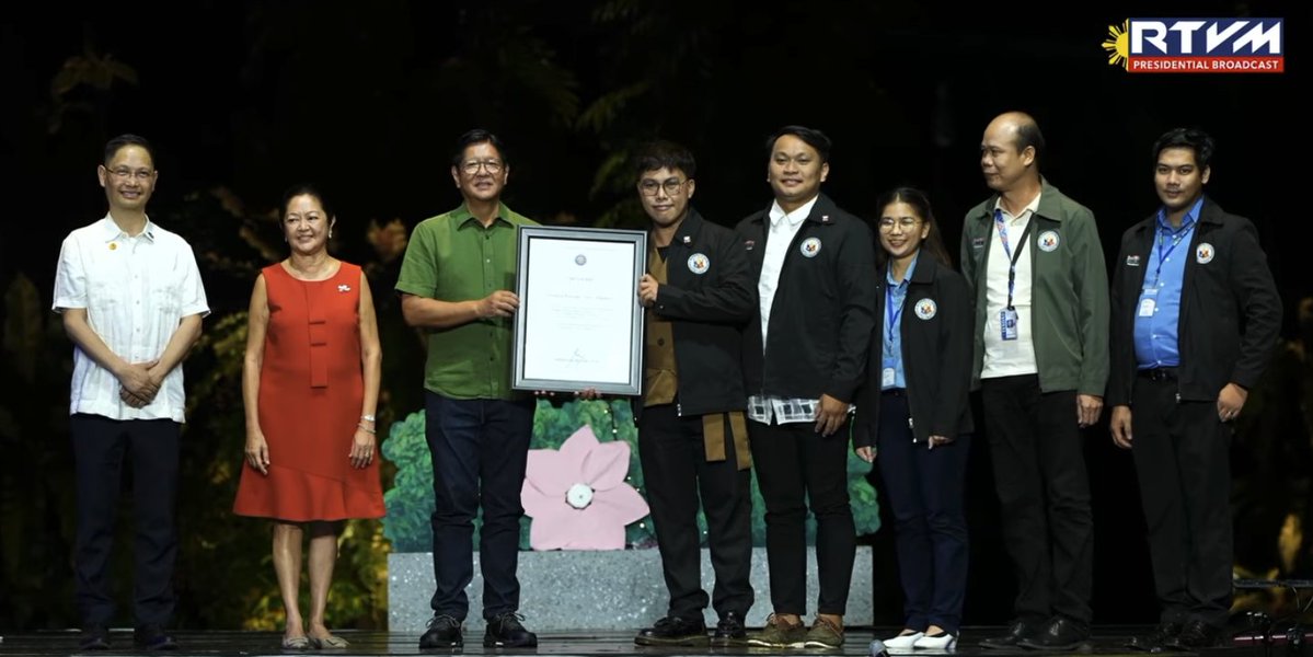 PIADesk's tweet image. The Grand Winner of the ‘Isang Bituin, Isang Mithiin’ National Parol-Making Competition Year 4.  This year, a total of 133 parols or Christmas lantern entries were received from Technical Education and Skills Development Authority (TESDA) Training Institutes nationwide.