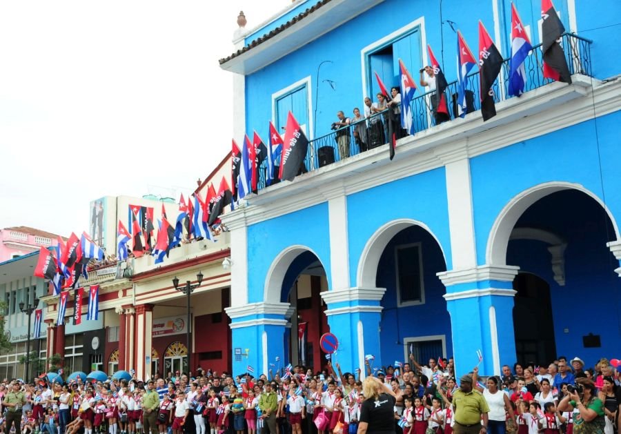 De un lado al otro del planeta y de #SanctiSpíritusEnMarcha  por estos días de nov, hombres y mujeres identificados con la obra de la Revolución Cubana y nuestro Líder Histórico, rendimos homenaje  a #FidelPorSiempre en el aniversario 9 de su fallecimiento.
#100AñosConFidel 🇨🇺❤️