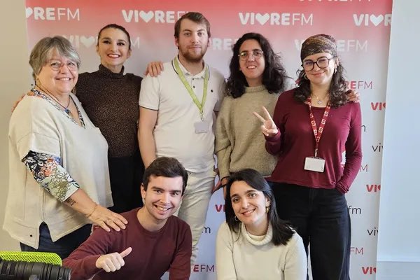 France3Paris's tweet photo. REPORTAGE. Dans les coulisses de @vivrefm, "être une radio qui porte comme étendard principal les sujets d’inclusion, c’est unique en Europe"
#seeph #handicap #inclusion #radio
👉🏻https://t.co/n2wof9LpB0 https://t.co/EByjTewPre
