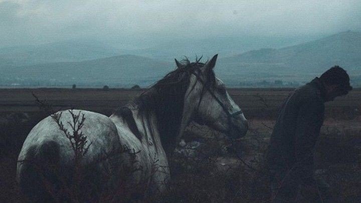 "kaderden kaçamazsın, kaçmak da kaderdir"