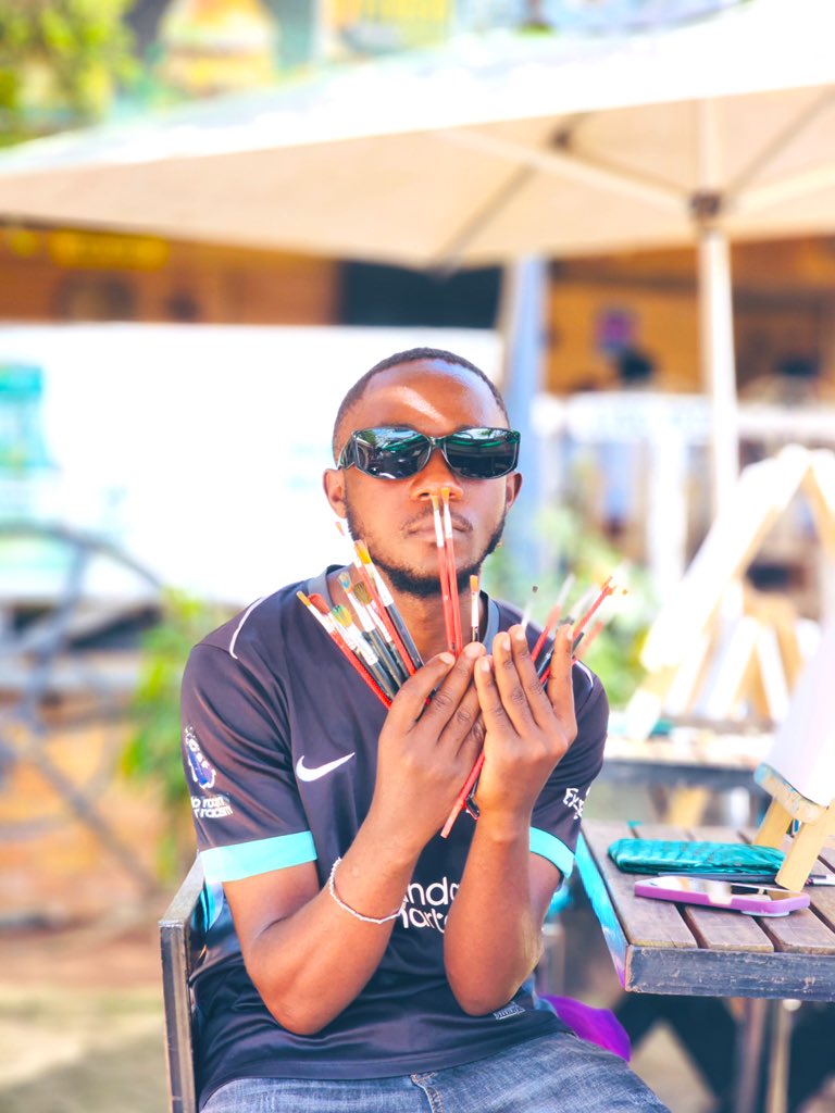 mutyaba01's tweet image. 🎨🍷 Attention all creative souls! @Mulandira_art is LIVE at Samaki City Beach - Luzira with Paint &amp;amp; Sip! 🎉

Come sip, paint, and maybe discover your inner Picasso (or finger-painter 😜) — all for just 30k per head! Don’t miss out, the canvas is calling! 🖌️✨