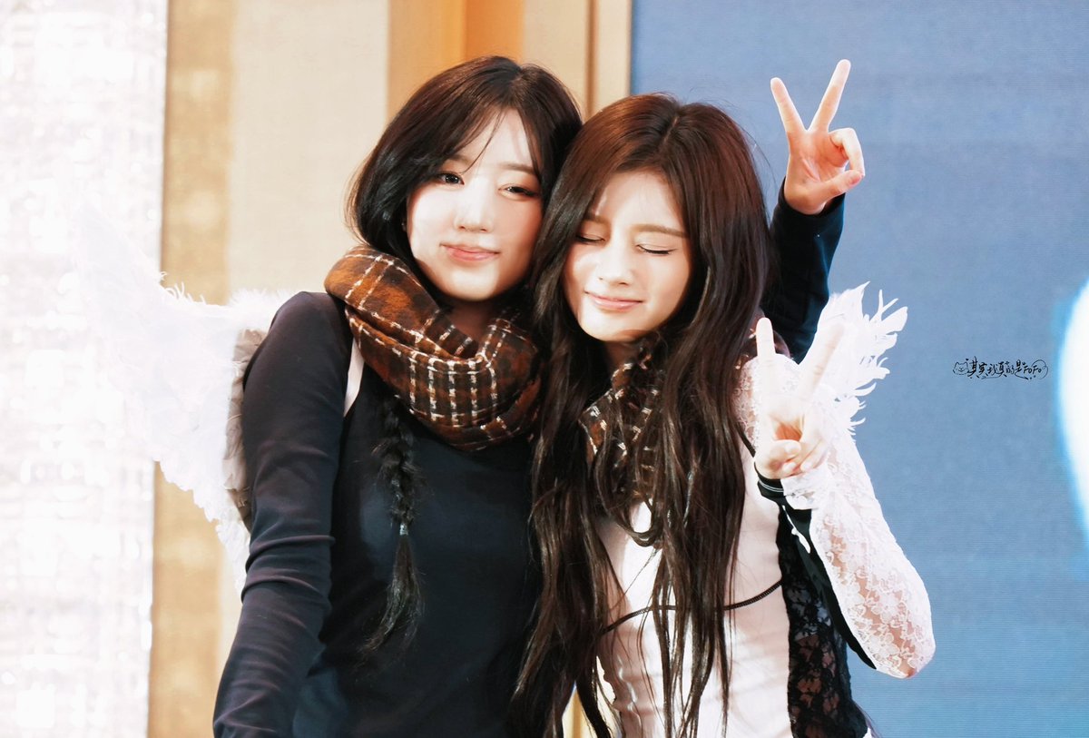 fofo126225's tweet image. 251123 📷
🪽🐻‍❄️🫂🐰✌🏻
#윤행 #sullywon #엔믹스 #NMIXX