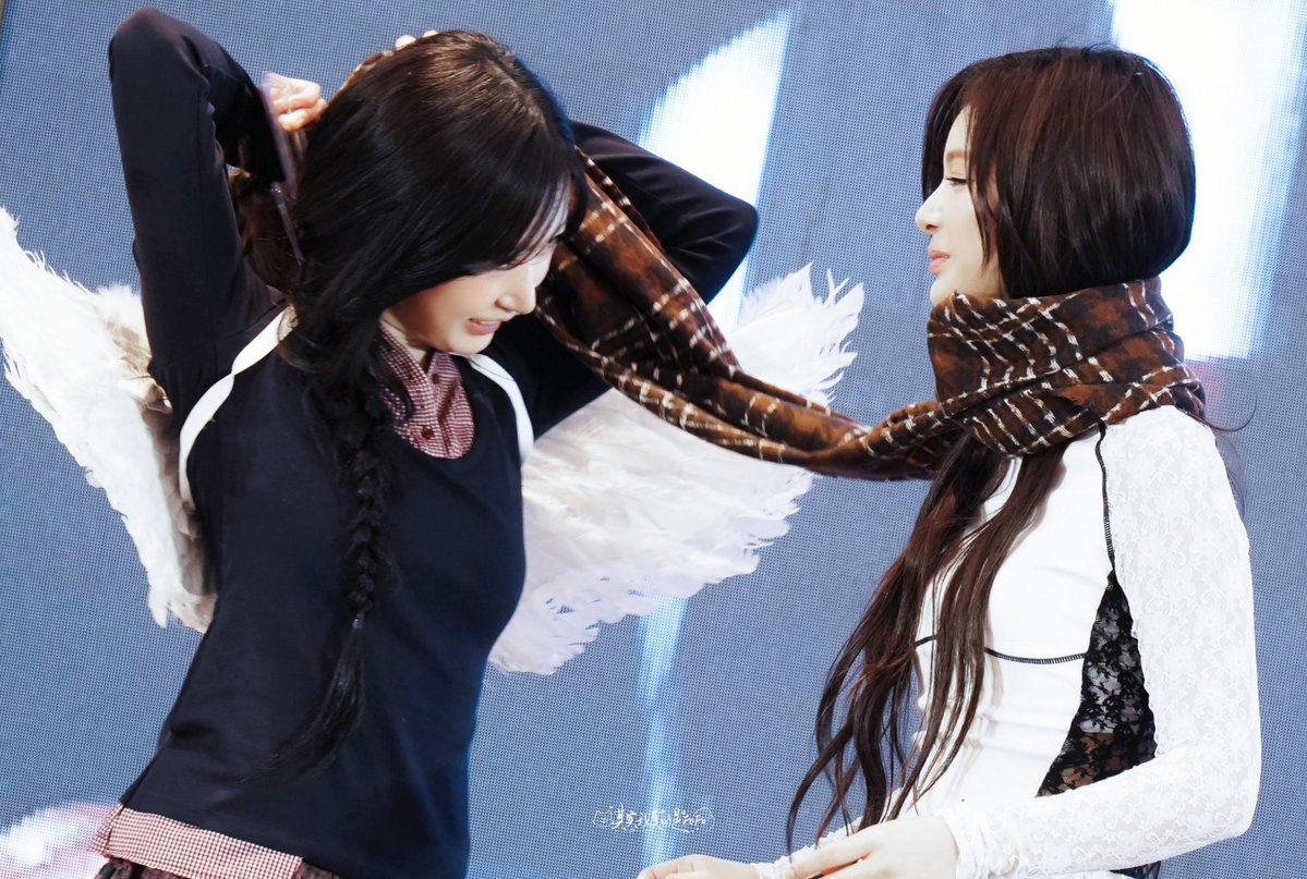 fofo126225's tweet image. 251123 📷
🪽🐻‍❄️🫂🐰✌🏻
#윤행 #sullywon #엔믹스 #NMIXX