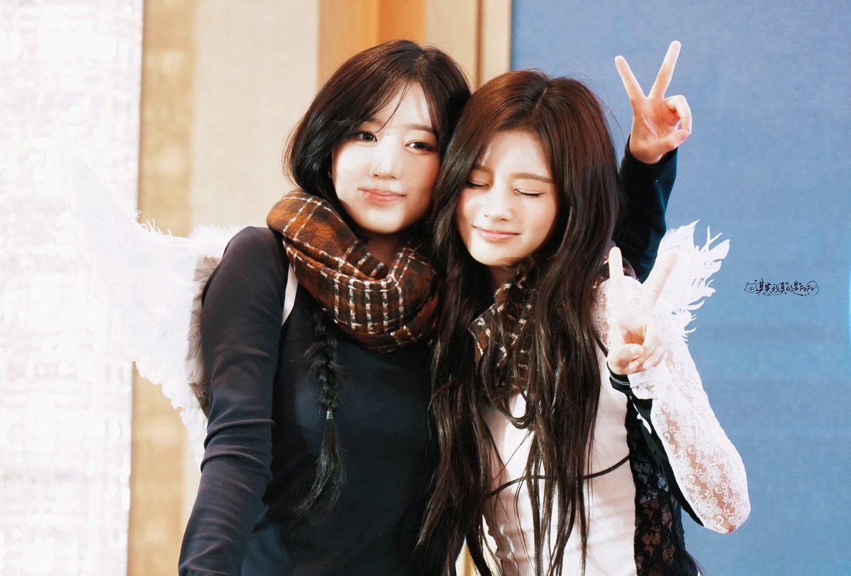 fofo126225's tweet image. 251123 📷
🪽🐻‍❄️🫂🐰✌🏻
#윤행 #sullywon #엔믹스 #NMIXX