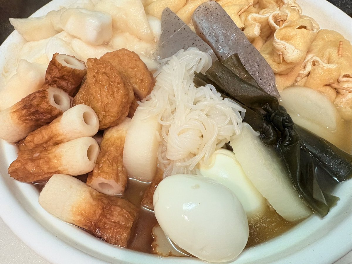 asmhn_955391's tweet image. 今日もお疲れ様です😊
帰ってきて、🍢おでん作ってました❣️
明日はお休み(-_-)zzzずっと寝ていたい
おやすみ(*ﾟーﾟ*)ﾉ))