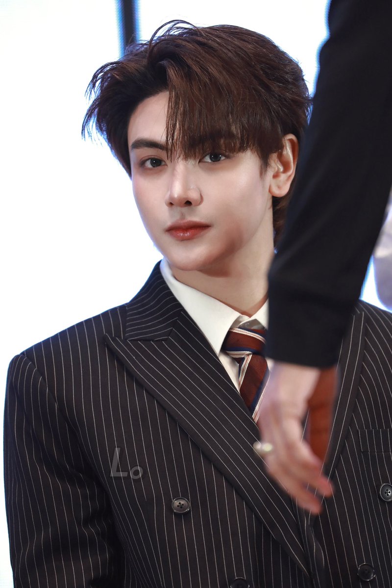 IntrovQN's tweet image. Hi prince , girls not for us continue trending has the flight landed yet ? Someone check terminal A

JOONG IN LOVE ZHEJIANG 
#JoongFSinZhejiang