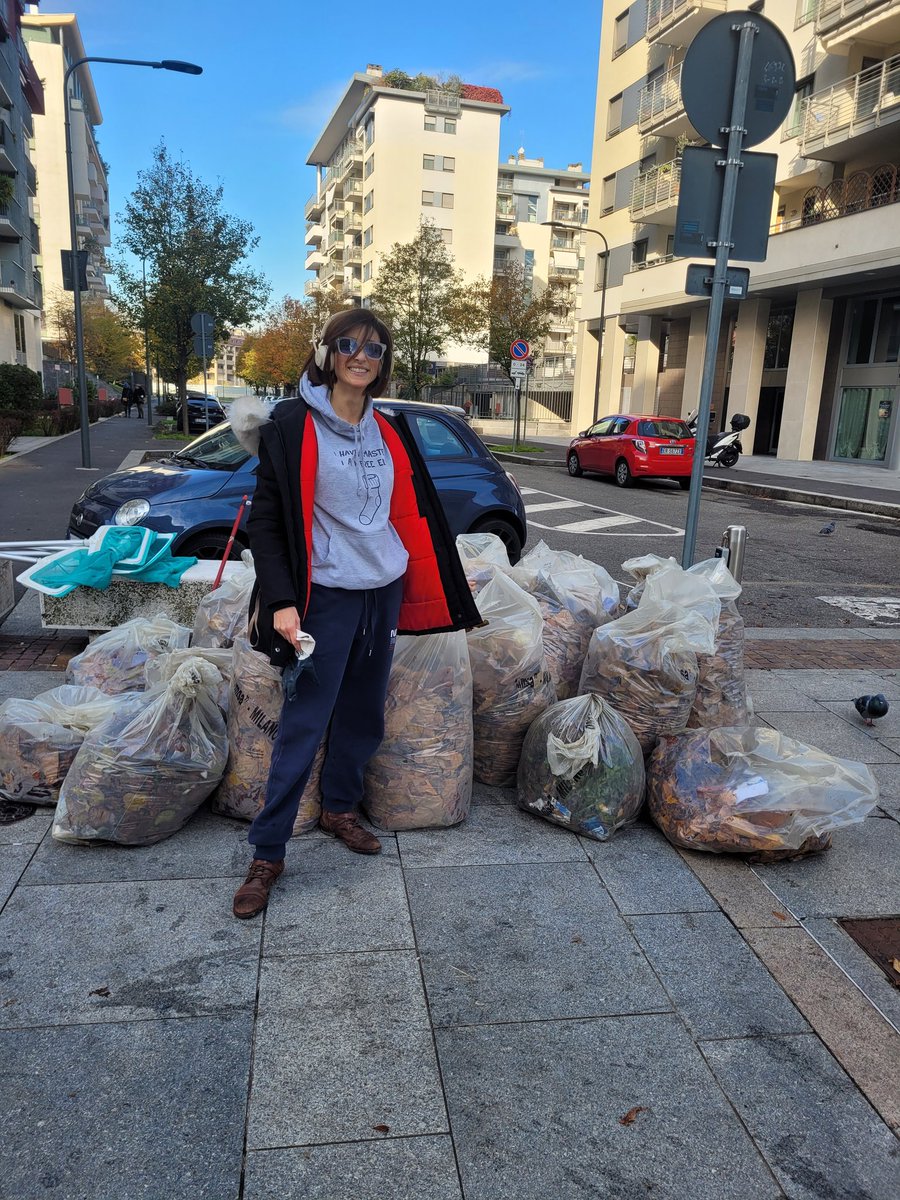 cqmsg's tweet photo. Domenica 23 novembre 2025 -> giornata  di cura del #quartiere. 
Questa mattina ci siamo dedicati alla pulizia della via Cassinari nell'ambito del patto di collaborazione con il #Municipio4 e con il contributo di @amsa_spa che ci ha fornito il materiale.
#CQMSG https://t.co/S20g8RpneQ