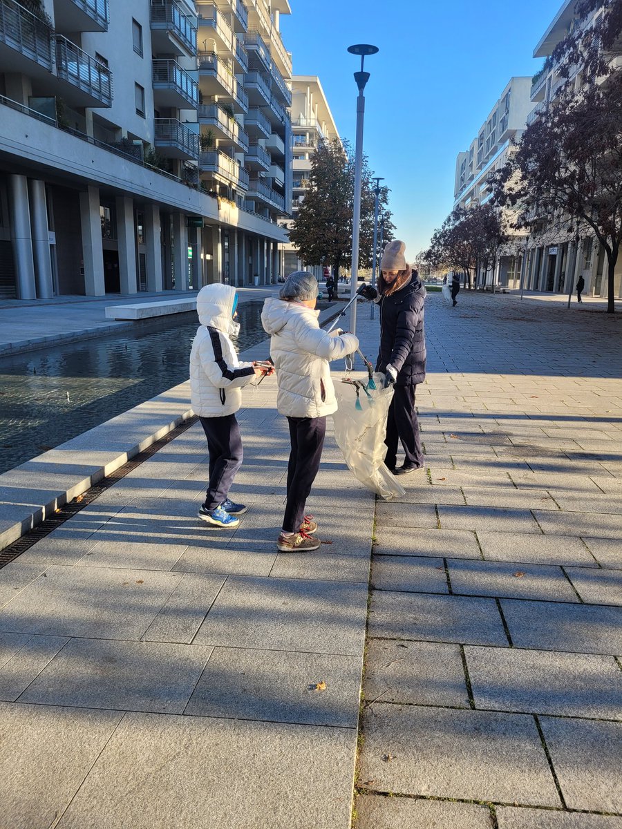 cqmsg's tweet photo. Domenica 23 novembre 2025 -> giornata  di cura del #quartiere. 
Questa mattina ci siamo dedicati alla pulizia della via Cassinari nell'ambito del patto di collaborazione con il #Municipio4 e con il contributo di @amsa_spa che ci ha fornito il materiale.
#CQMSG https://t.co/S20g8RpneQ