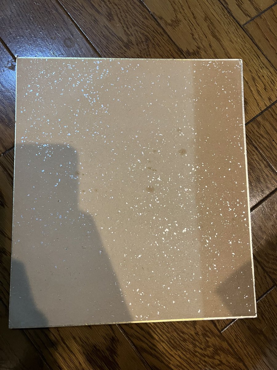 EBIFromTheRight's tweet image. 断捨離で全く読めない色紙出てきたんですけど、これは芸能の方のものなのか...?有識者求む！
 #よめない  #解読班求む