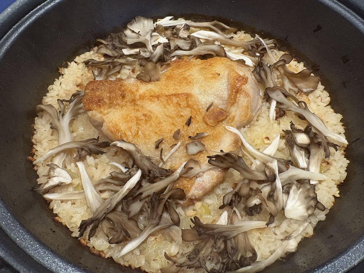 kichi_shiojiri's tweet image. 夜はチキンパエリア！ゲストさんと一緒に食べましたー^_^
#宿とスタジオKICHI
#ゲストハウス
#パエリア
#塩尻