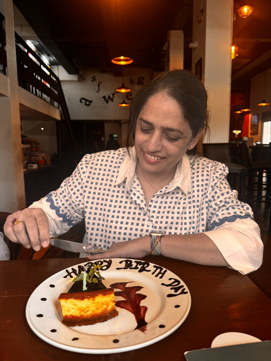 amarbarwe's tweet image. Birthday celebrations of Lady Sitarisht! @Amrita_Sitar 🎉
Good fun with the gang , though the usual suspects were missed.
Here’s to more laughs, more chaos, and the same solid crew.
@kirtitejas @MaverickMaratha ##Mumbai #MumbaiMeet #birthdaygirl #BirthdayCelebration #thegang