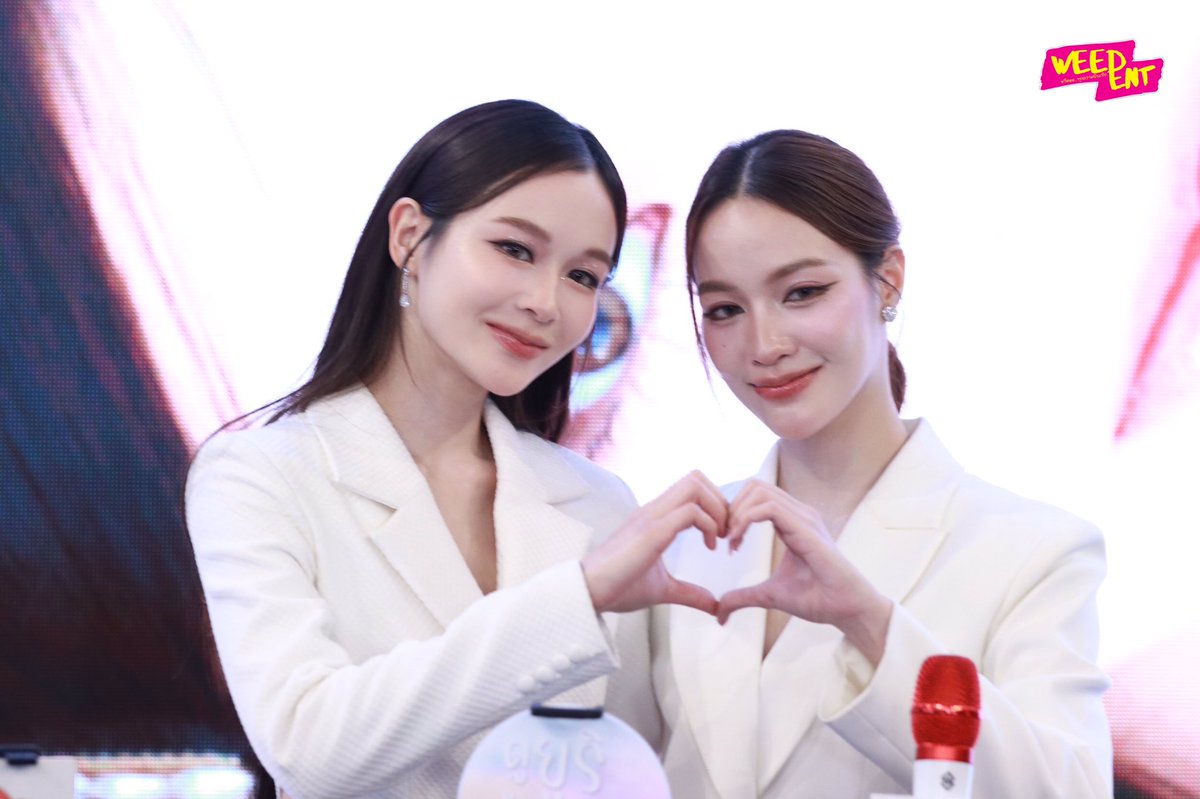 WEED_ENT's tweet image. สดใสกันมาเลย “แตงกวา-พิญญาเนศวร์” และ “เหนือ-ดิสรยา” ในงาน Dangerous Queen คนโปรดของควีน Final Episode : Welcome to Our Day 💐

WELCOME TO OUR DAY TKNUR

#FinalEPคนโปรดของควีน
#DangerousQueenFinalEP #TKNur
#TKphinyanech #nurdesoraya