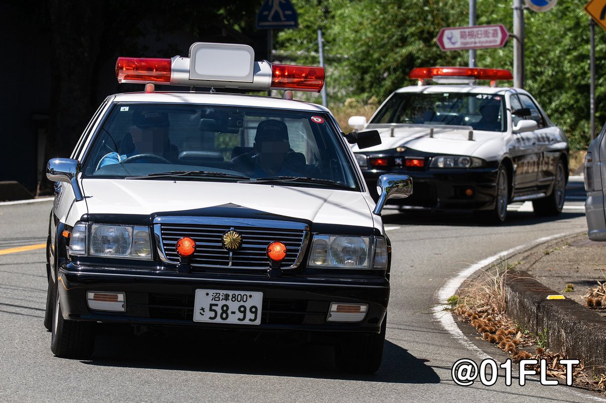 01FLT's tweet photo. スポーツカーとかを運用してる県警って、特に事情がない限り意図的に姿を見せて違反を抑止するって狙いもあるらしく、基本的に赤灯つけながら公道を走ってイベント搬入・撤収をする印象だけど…

栃木県警は何か方針というか信念でもあるのかな？それとも息を潜めて普段から取締モードって感じかな(笑) https://t.co/wvvysydK6G