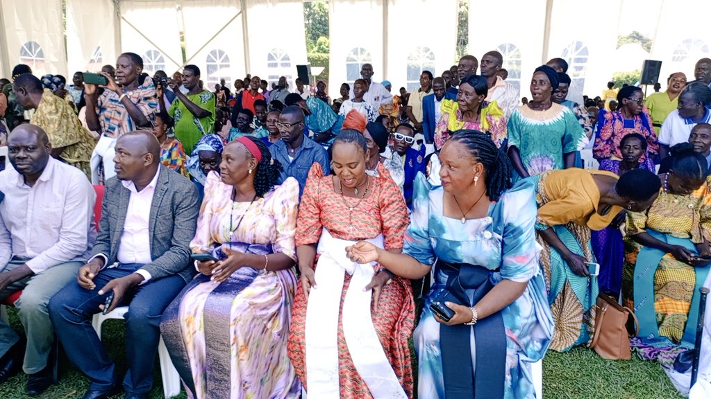NamuyanjaChr's tweet image. Sunday for God and today we have been at Christ the king day at Kitovu diocese Masaka joined by my sisters and brothers from @NUP_Ug Family Hon  @GorrethNamugga  Hon Veronica Nanyondo, Hon John Poul Npalanyi and Hon @JosephSsewungu . #AnewLwengoNow @brucenahabwe1 @WXxiwa