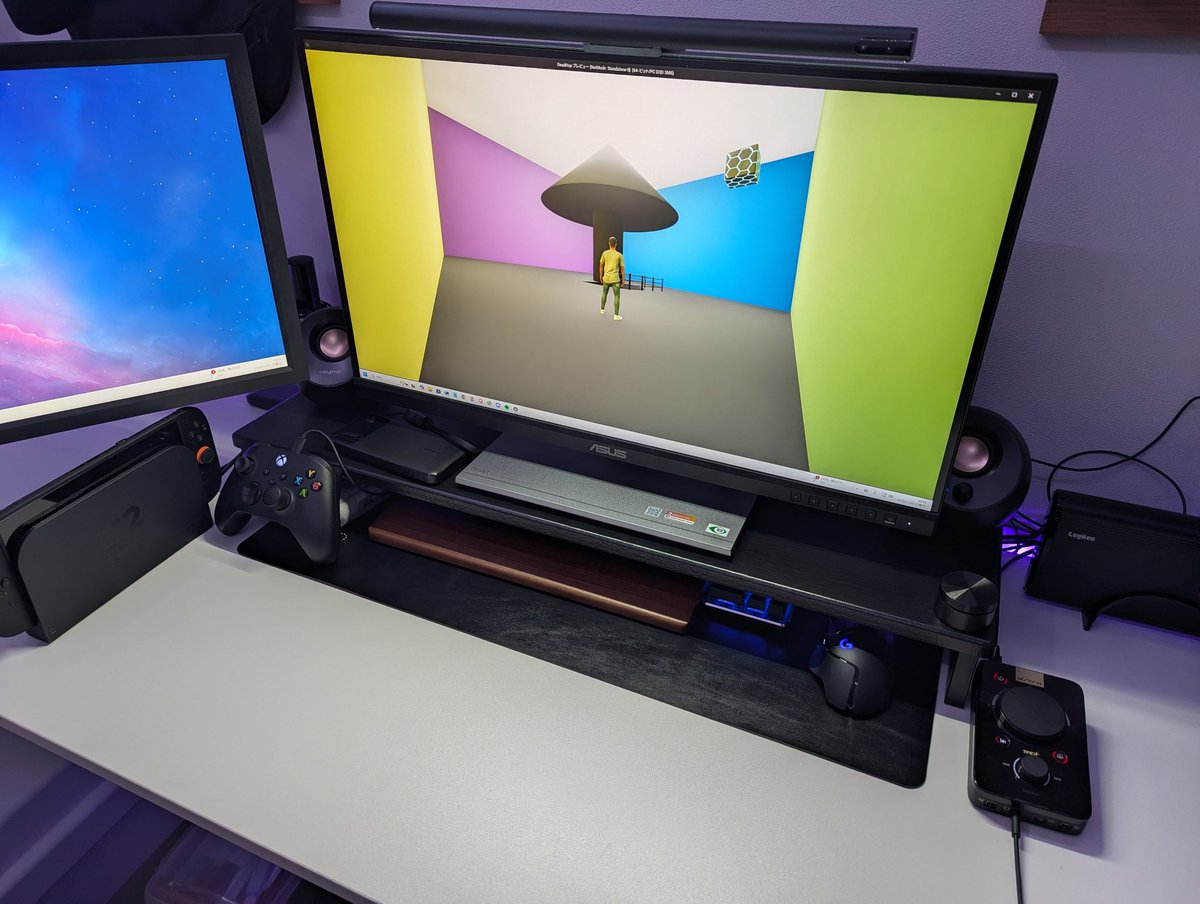 ProtoNetGames's tweet image. ブラックフライデーでマウスとモニター台を購入しました。
デスクの奥行きが狭くて作業しづらかったのですが、モニター台の下にデスクマットごとキーボードも収納できるようになり、作業スペースがかなり快適になりました✨
#desksetup
