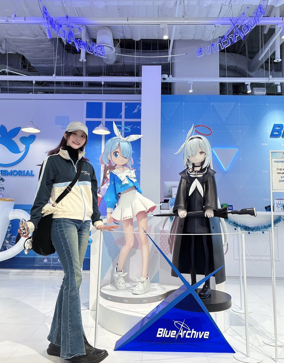 2ponlove's tweet image. 🇰🇷カフェ・メモリアルに行ってきました✈️
店内がクリスマス仕様でとても可愛かった🎄
また絶対に来ます！블루 아카이브 사랑해🫰🩵🤍