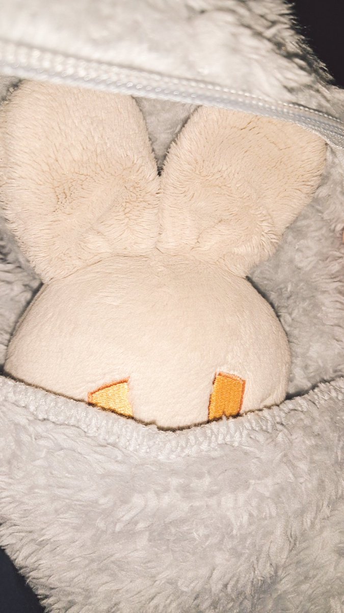 Rye_ku5's tweet image. 네가 안쪽주머니에 그러고있으면
내가 옷을못잠구자나
(쮝)