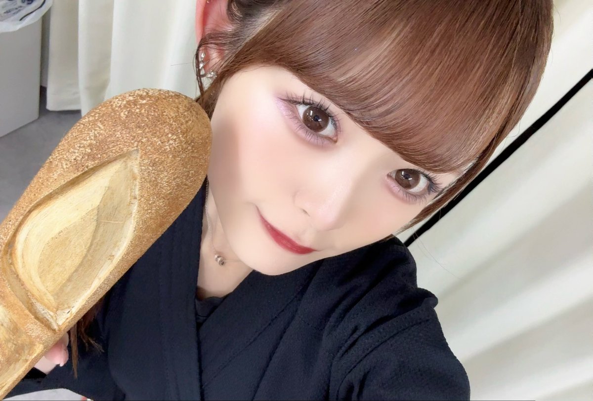 5日目ありがとうございました！

唯一の1日3公演！なんとかやり切りました🥖
明日はいよいよラスト2公演！
チケットまだあるので是非最後見届けてください！
quartet-online.net/ticket/hitamuk…

#かしこみかしこみ