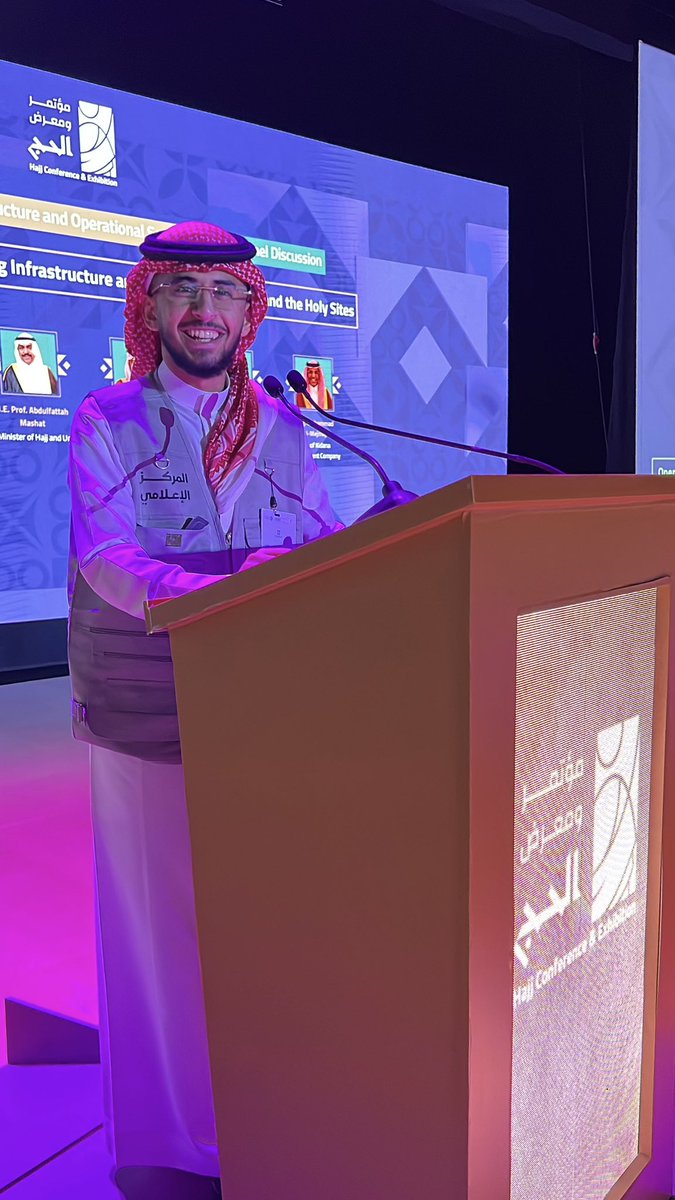 من قلب #مؤتمر_ومعرض_الحج عشت أربعة أيام كانت سباق متواصل بين عدسة تتحرك ومشهد يُصوَّر ورسالة نظهرها للعالم .

تشرفت بالعمل ضمن الفريق الإعلامي في وزارة الحج والعمرة لتوثيق خدمة ضيوف الرحمن بصورة تليق بالمكان وتعكس روح مكة .

كل لحظة كان لها أثر … وكل ظهور من مكة رسالة .