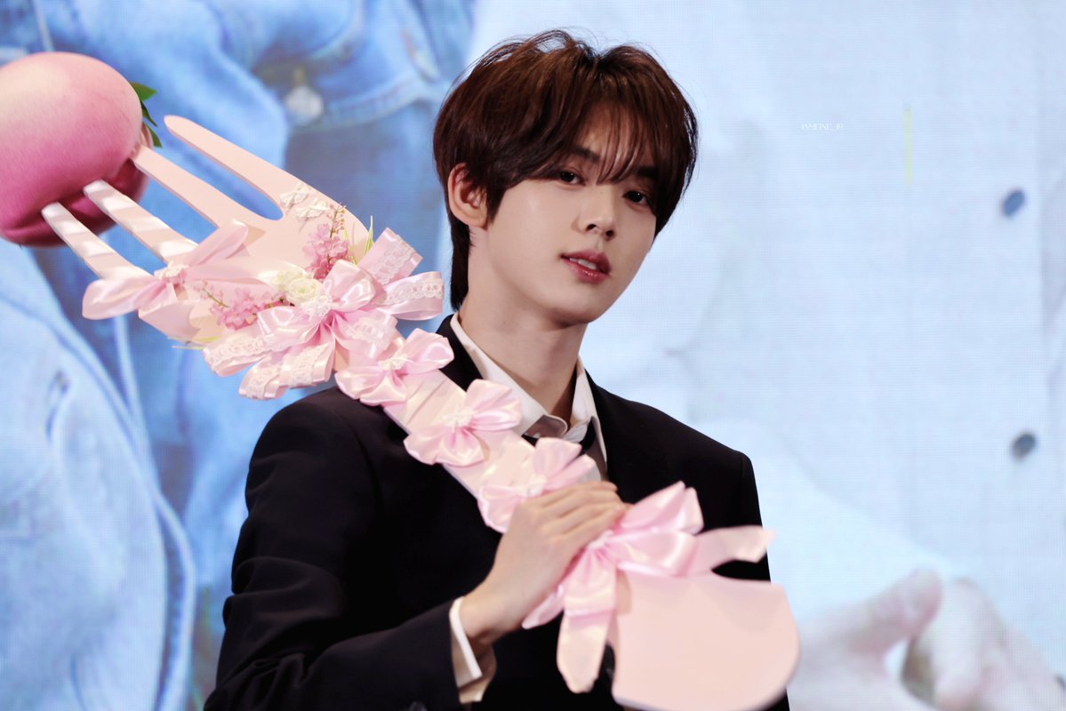 🍑

【2025.11.23 yzy팬싸 in Shanghai】
#HANYUJIN #한유진 #ハンユジン 
#ZEROBASEONE  #ZB1  #제로베이스원