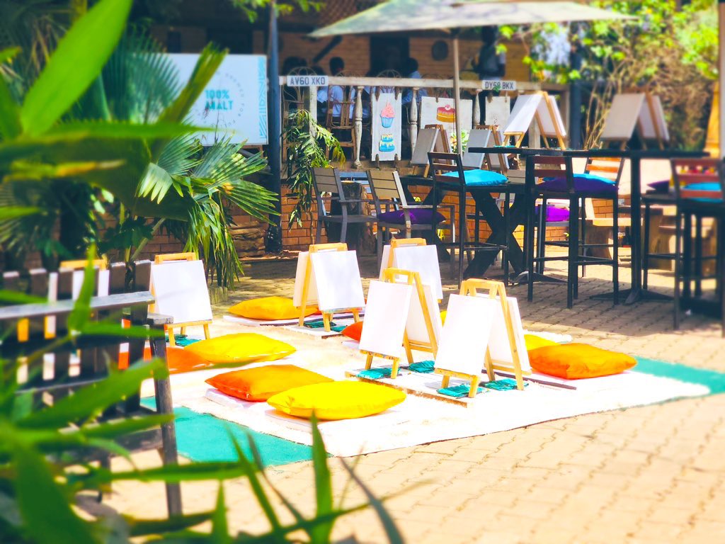mutyaba01's tweet image. 🎨🍷 Sip, paint, and maybe accidentally Picasso your way to fame! @Mulandira_art is LIVE at Samaki City Beach - Luzira. Only 30k per head—comes with brushes, canvas, and questionable life choices.😎

✨ Don’t miss out, your masterpiece (or mess) awaits! #PaintAndSip #MulandiraArt