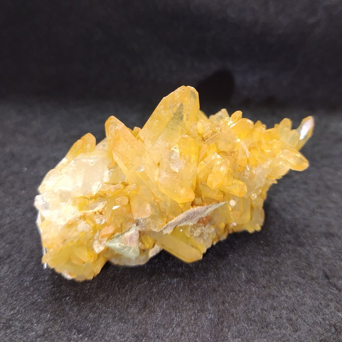 約800g以上‼️邪気を強力に跳ね返す‼️ブラジル産☆タンジェリン水晶