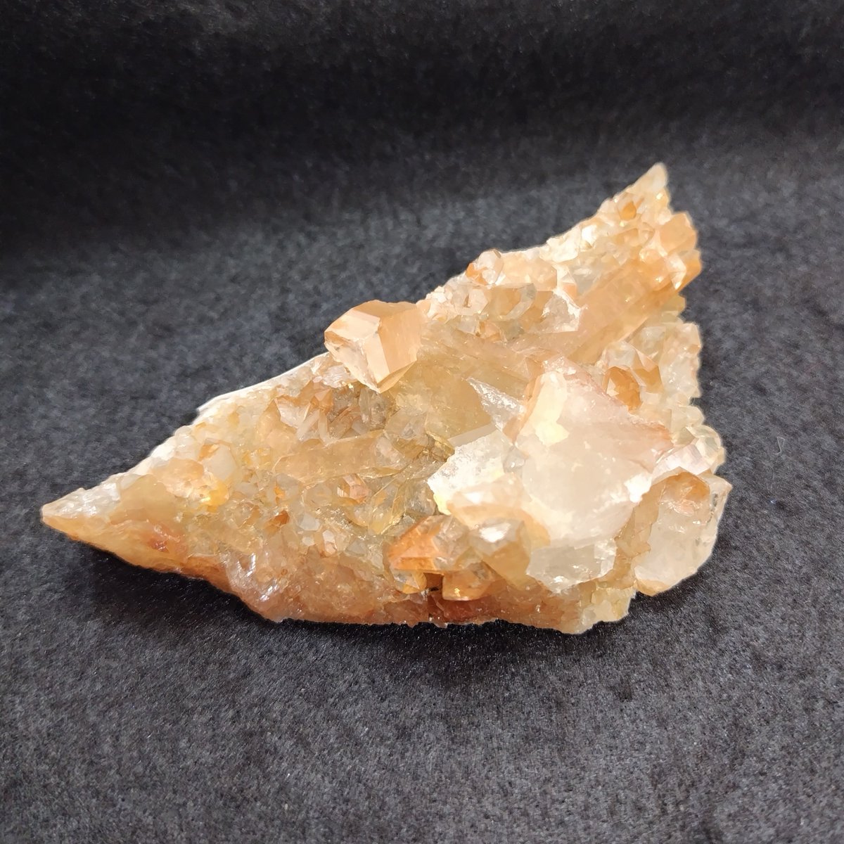 約800g以上‼️邪気を強力に跳ね返す‼️ブラジル産☆タンジェリン水晶