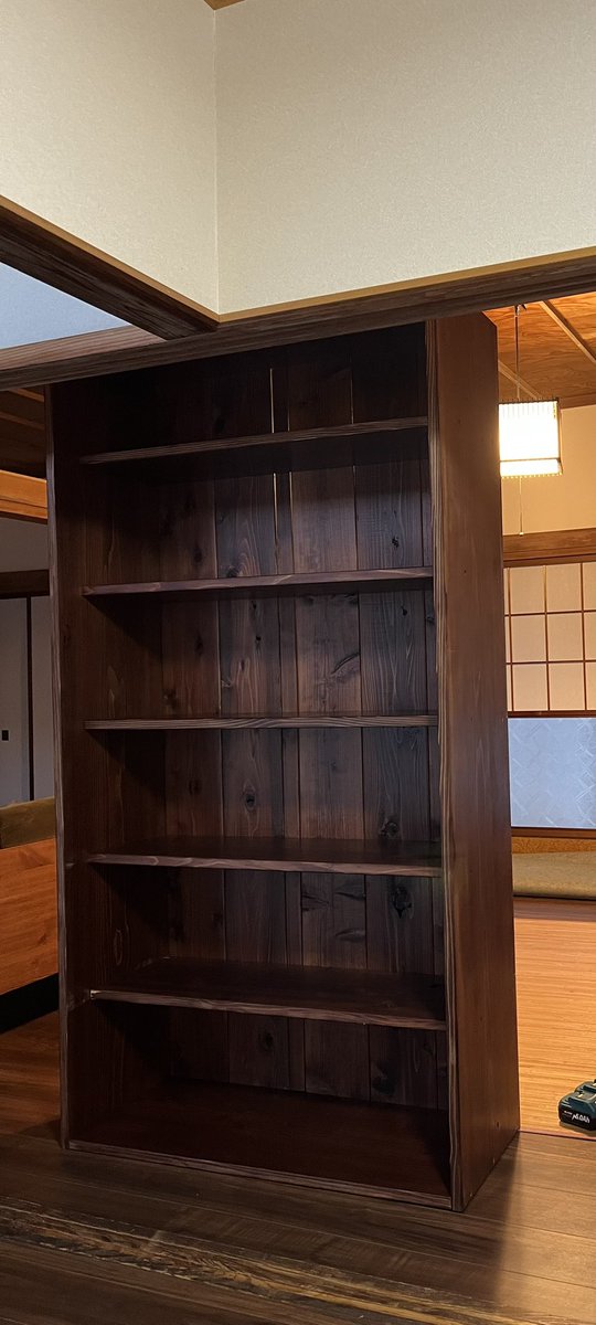オーダー受けたサイズで作ったけど
威圧感すらあるレトロ調本棚w

#diy