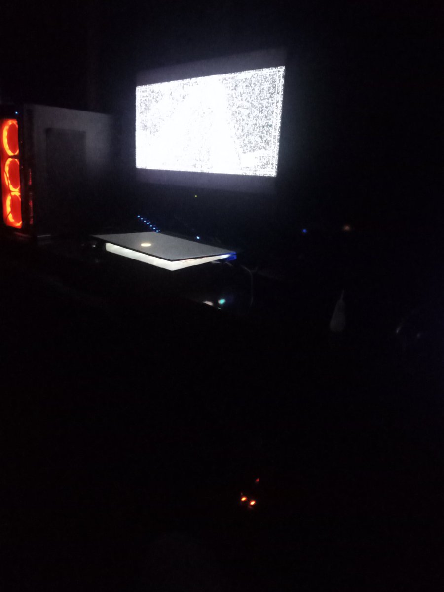 devcodex30079's tweet image. Life lately 😤😤✌✌