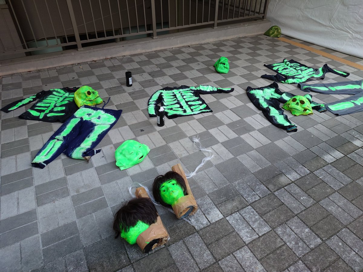 gitane_frog's tweet image. 大量の抜け殻。
#京都大学
#NF
#学園祭