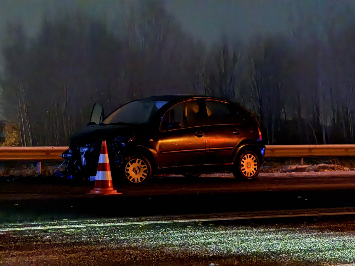 Vrouw raakt gewond bij eenzijdig ongeval op A28 door gladheid