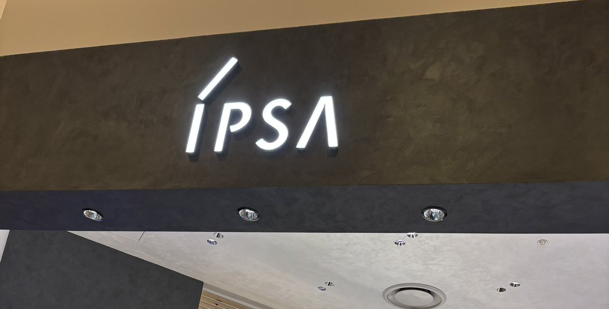 mokoubuchi's tweet image. 今日は夕方から梅田にて嫁ちゃんと買い物だよ！！
まずは我が家行きつけのIPSAへ✨